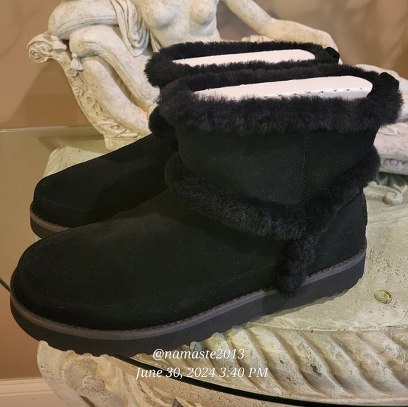 Ugg Classic Mini Spill Seam Boots in Black Suede Fur Designer Luxury #791 - Picture 15 of 17